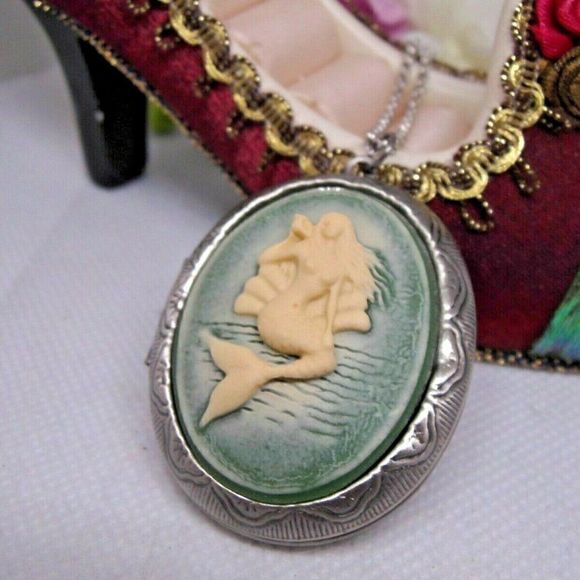 Birthday photo beach siren Sea Green Frosted Mermaid Locket Cameo Necklace - Picture 3 of 7